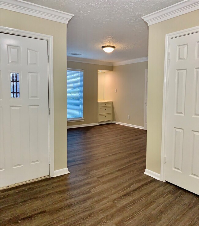 Building Photo - 14135 Sandfield Dr