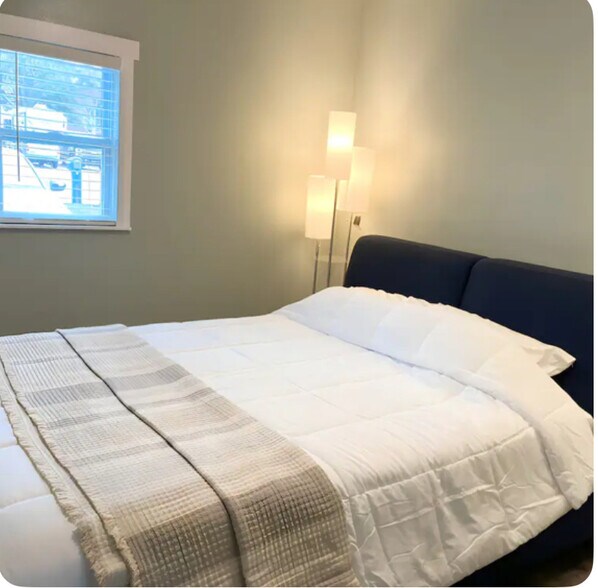 Building Photo - 2775 Bayview Way