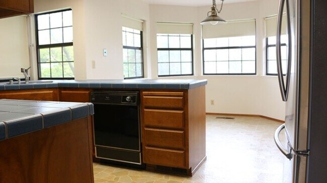 Building Photo - 3591 Woodley Dr