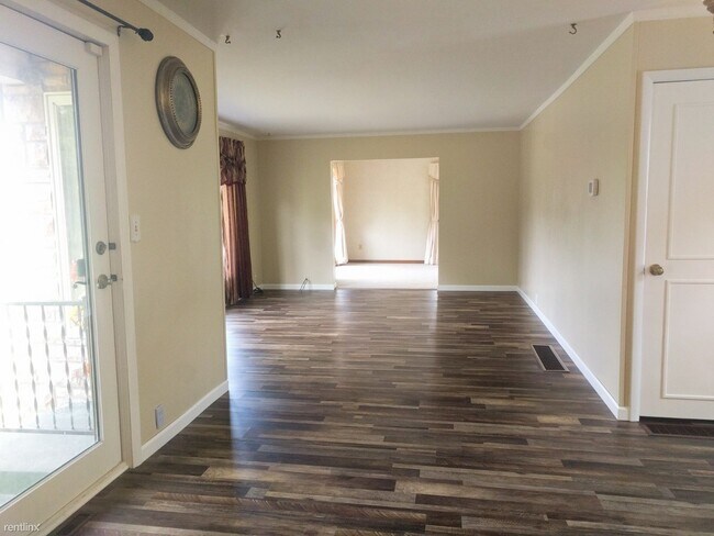 Building Photo - 3 br, 1 bath House - 12129 Bell Rd