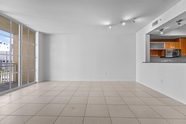 Building Photo - 410 Evernia St