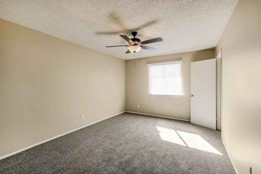 Building Photo - 3152 N 64th Dr
