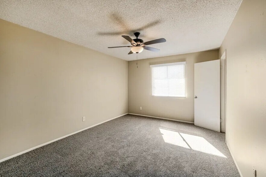 Building Photo - 3154 N 64th Dr