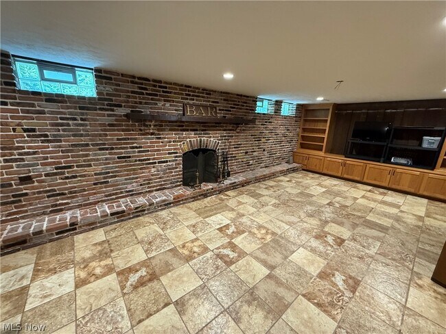 Building Photo - 6803 Cranbrook Dr