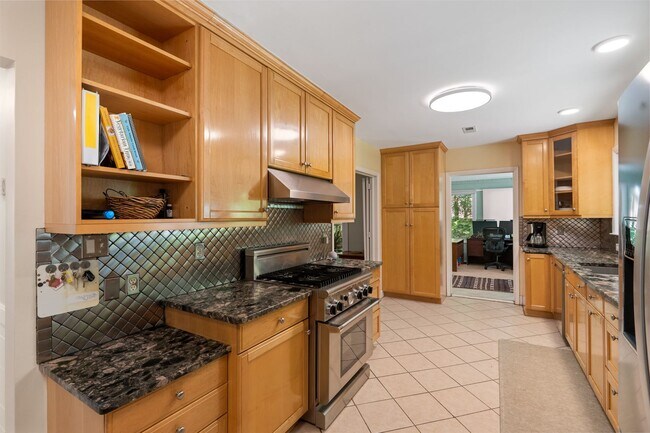 Building Photo - Prestine mid-century modern ranch minutes from Southpoint!- Application Pending