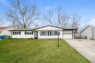 Building Photo - Fantastic 3bd/2ba home! Coming soon!