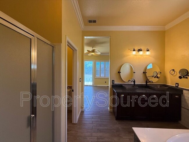Building Photo - 523 Ruess Rd