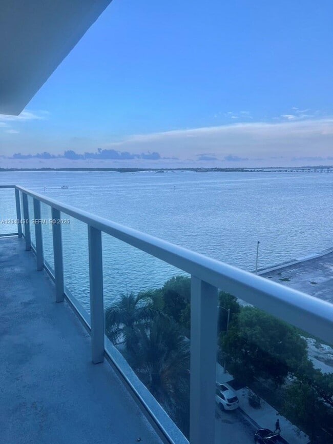 Building Photo - 1155 Brickell Bay Dr