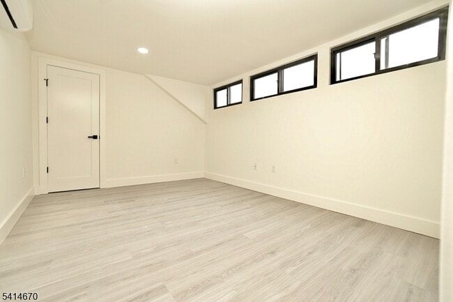 Building Photo - 536 Central Ave