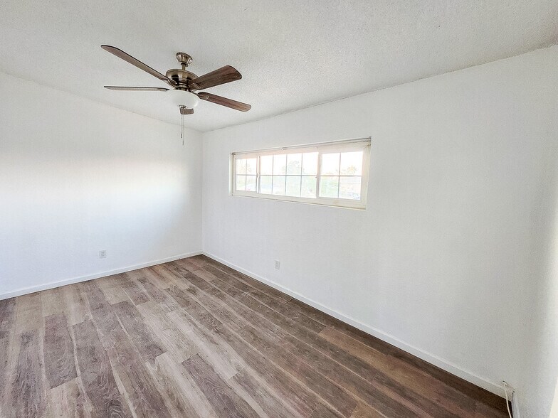 Building Photo - 5527 Baileya Ave