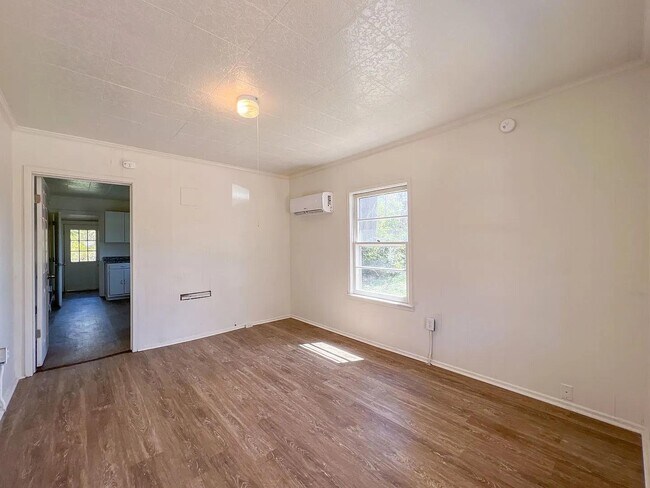 Building Photo - 307 Green St