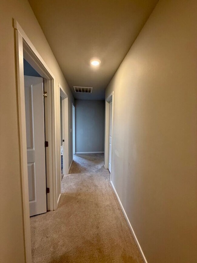 Building Photo - Spacious 4-Bedroom D.R. Horton Home – Grea...