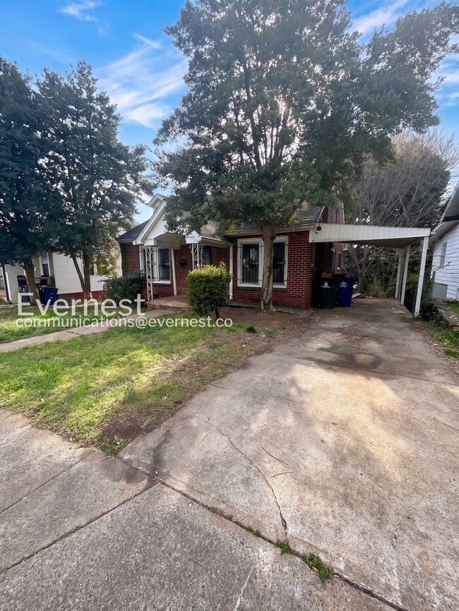 Building Photo - 856 N Cameron Ave