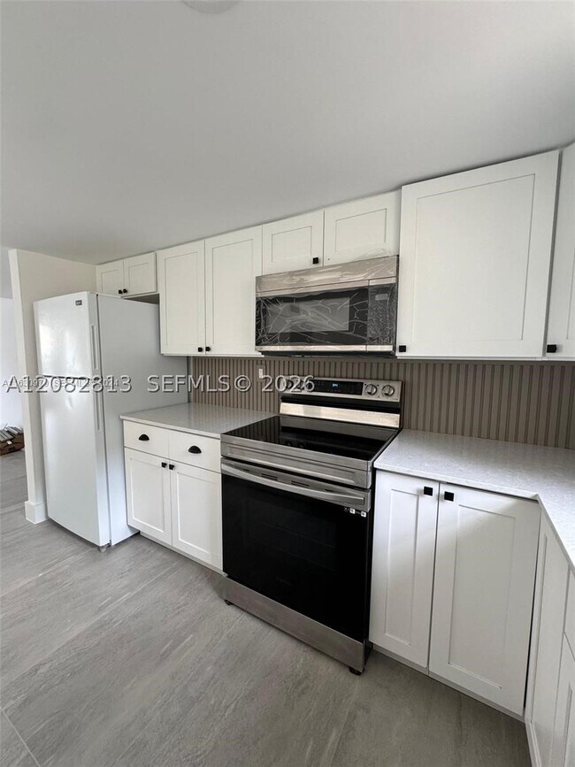 Building Photo - 6628 SW 41st St