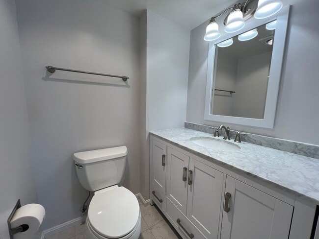 Building Photo - Luxurious 2 Bed 2 Bath Penthouse In Alta V...