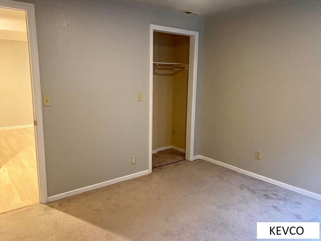 Building Photo - Sweet Home - Central Fort Collins!