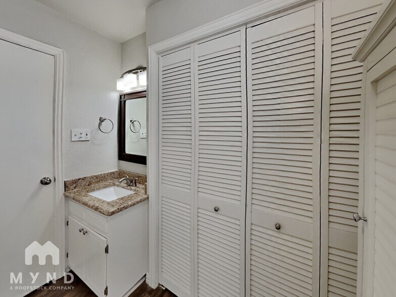 Building Photo - 612 S Rough Creek Ct