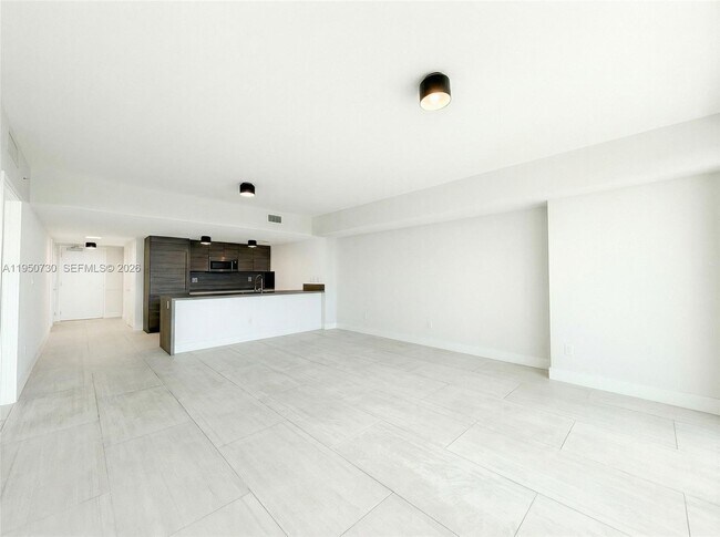 Building Photo - 400 Sunny Isles Blvd