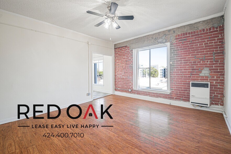 Building Photo - 425–427 S. Grand View St