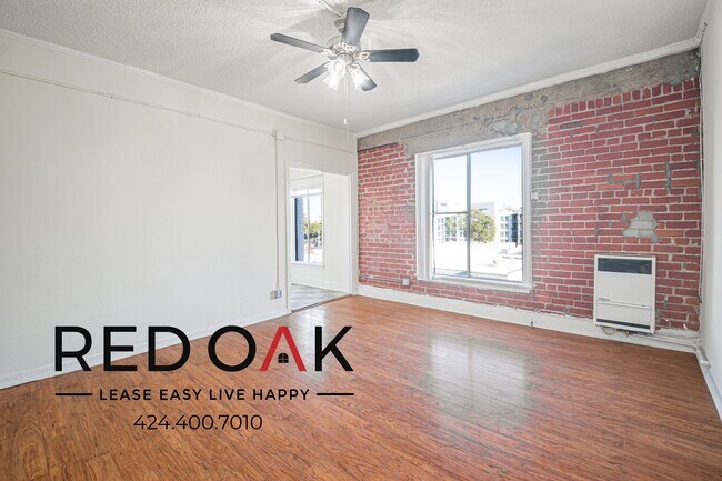 Building Photo - 425–427 S. Grand View St-7202