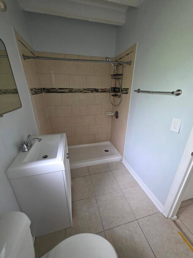 Building Photo - 100 Cascade Ln