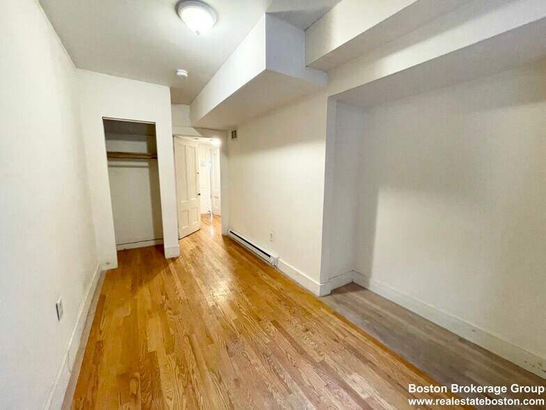 Building Photo - 76 Saint Stephen St