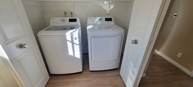 Building Photo - Beautiful house with natural light