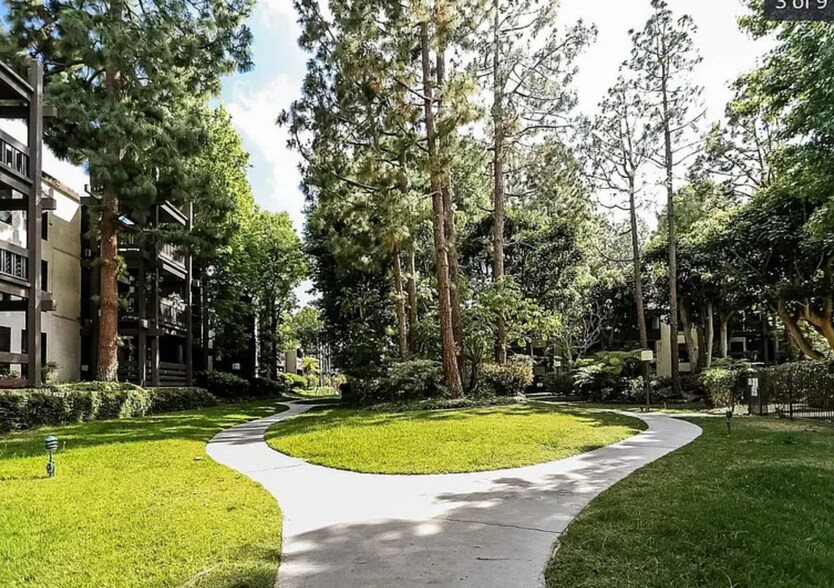 Building Photo - 8640 Gulana Ave