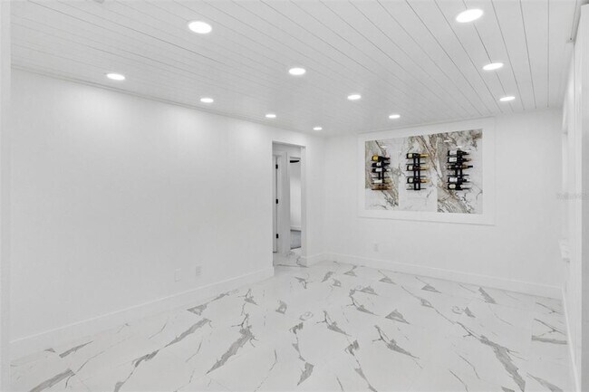 Building Photo - 5424 Loma Vista Dr E