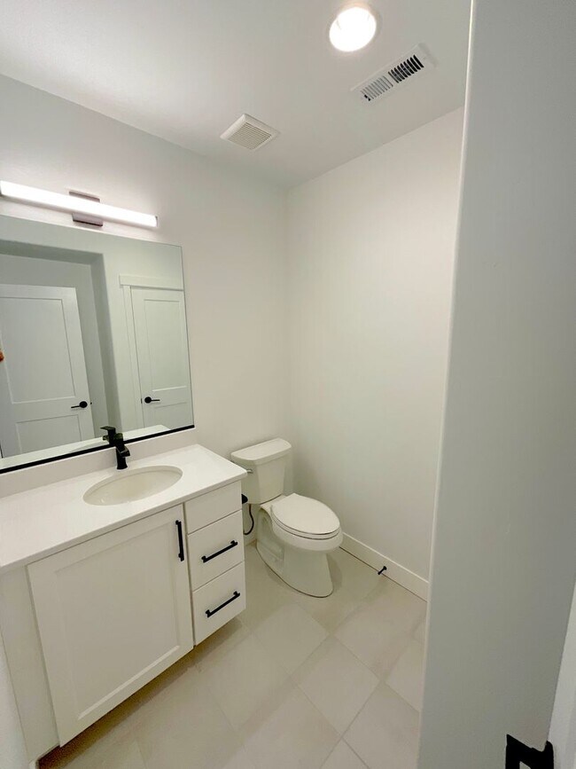 Building Photo - 5 Bedroom Home Available Near Baptist Rd &...