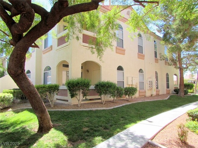 Primary Photo - 700 Carnegie St