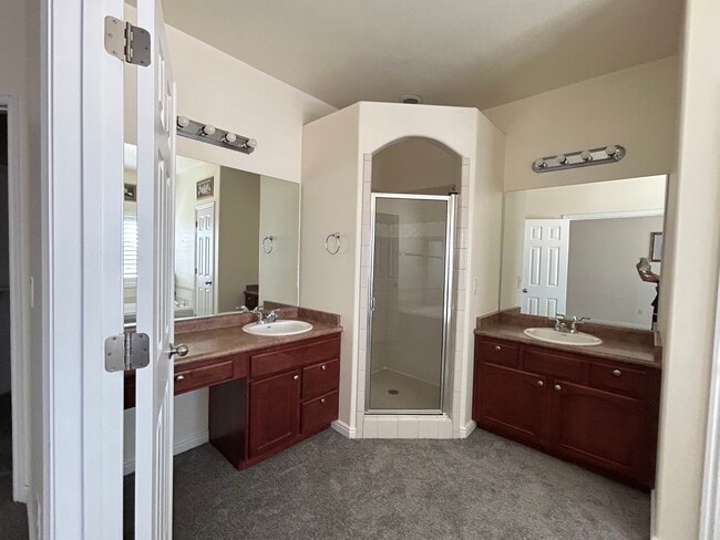 Building Photo - 5665 Piney View Ct