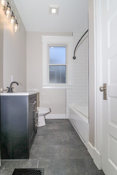 Second Story Bathroom 1 - 1634 Elkton Pl