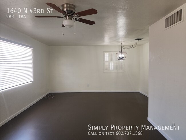 Building Photo - Nice 1950's 2-bedroom house with a huge ba...