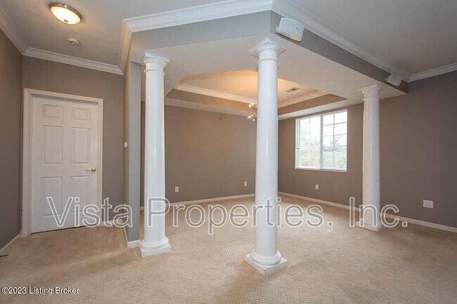 Building Photo - 2704 Bradford Commons Dr