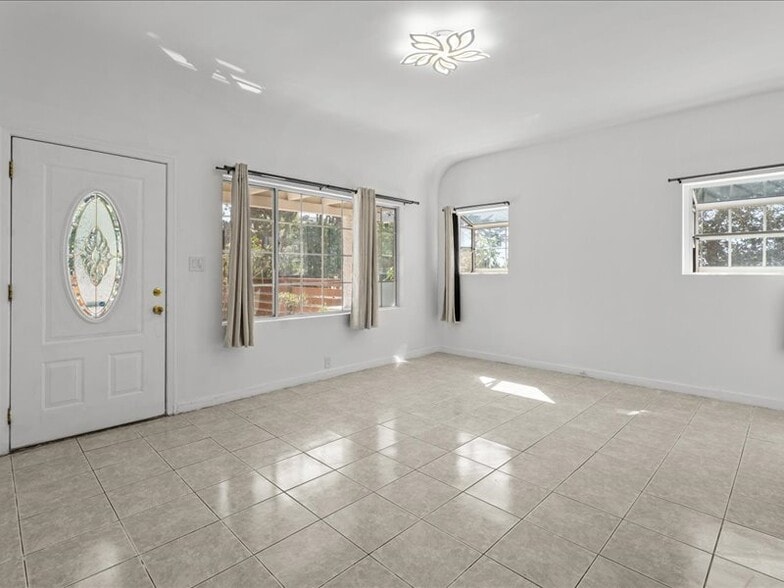 Building Photo - 1635 McCollum St