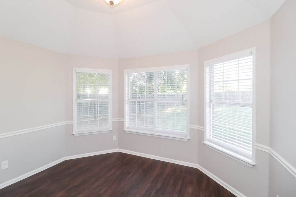 Building Photo - 15 Oaklake Cove