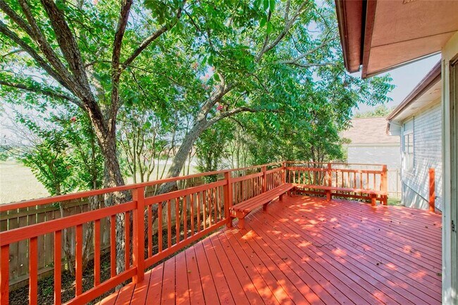 Building Photo - 108 Rio Vista Dr