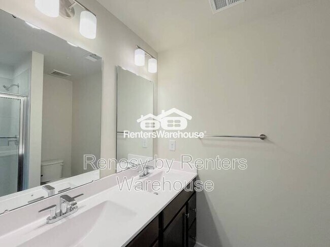 Building Photo - 202 Reid's Pl Dr