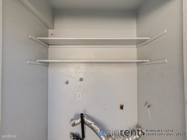 Building Photo - 3 br, 2.5 bath Townhome - 5301 Demaret Ave...