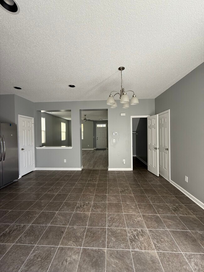 Building Photo - 721 Pebblestone Dr