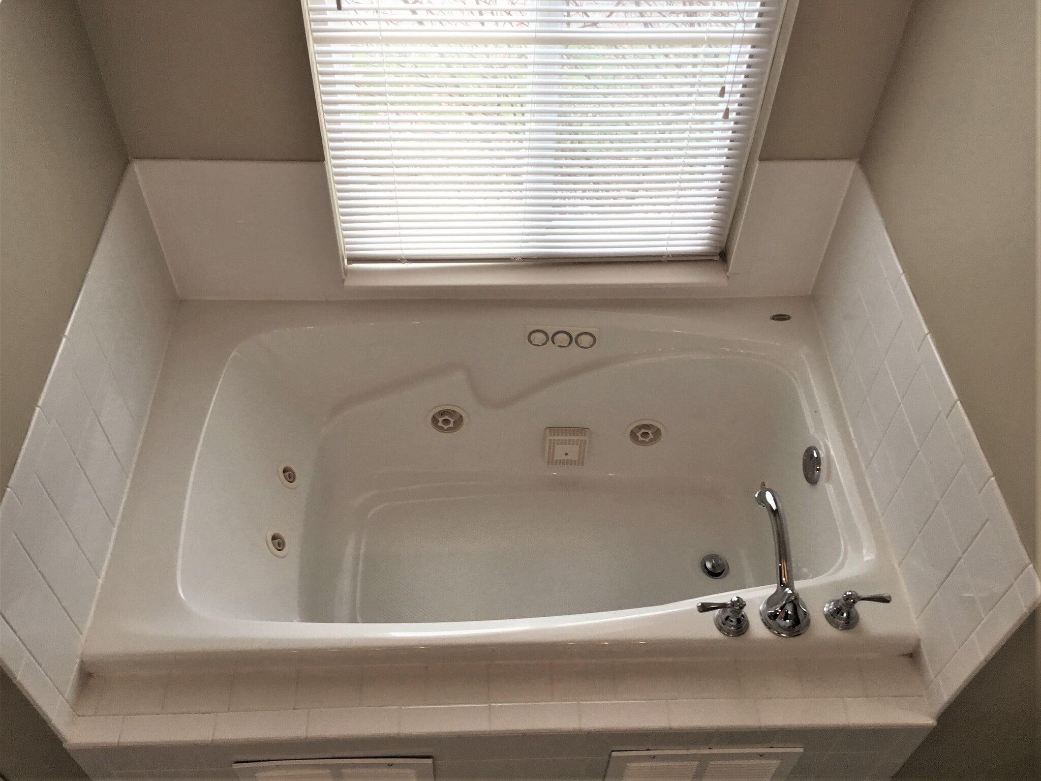 Building Photo - 447 Hartford Ct