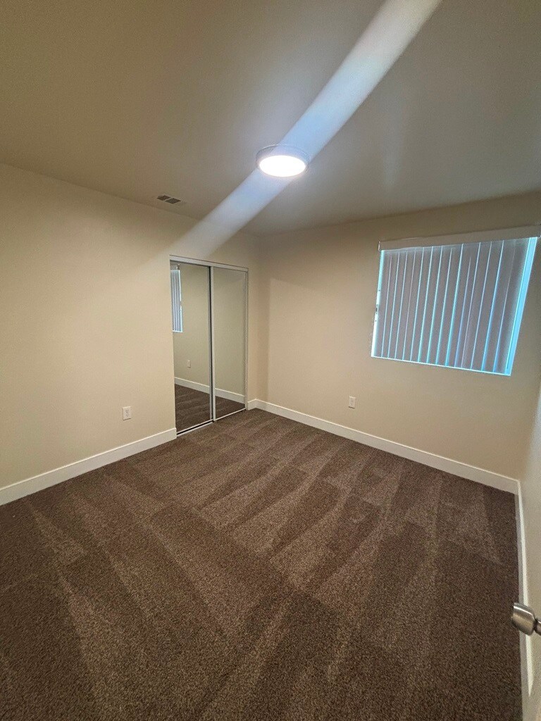 Building Photo - 148 W 79th St