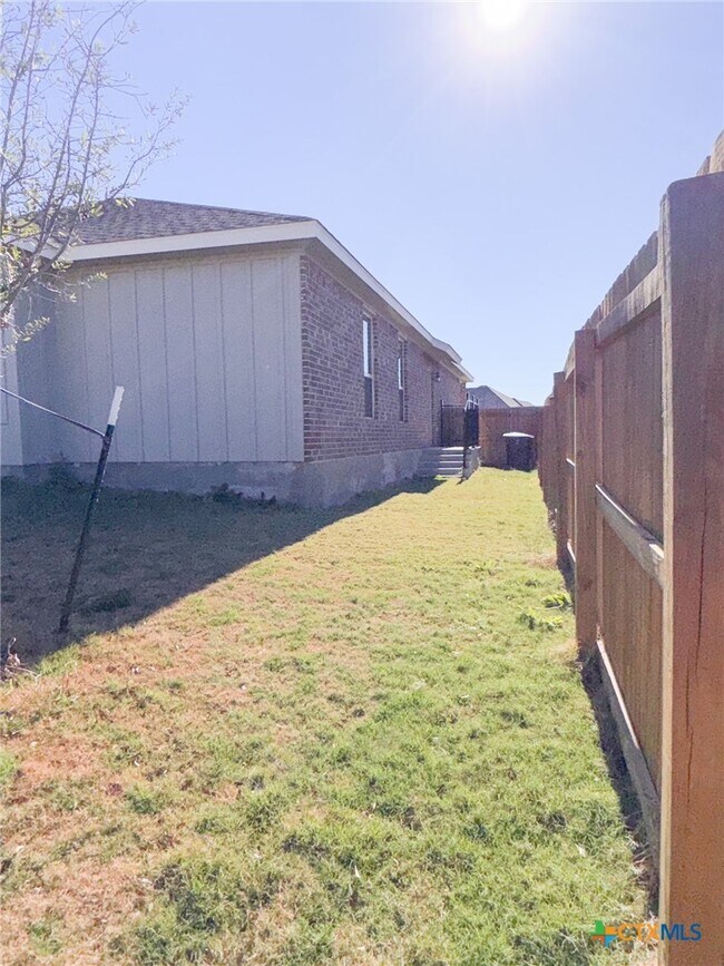 Building Photo - 4913 Rose Gdn Lp