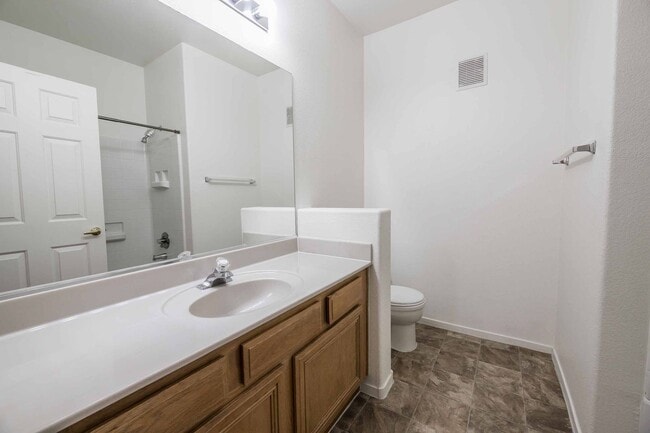 Building Photo - Two Bedroom Condo in Guard Gated Vistana