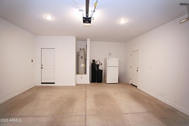 Building Photo - 7865 N 79th Ave