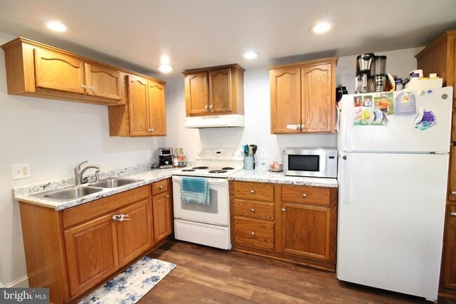 Building Photo - 459 High St