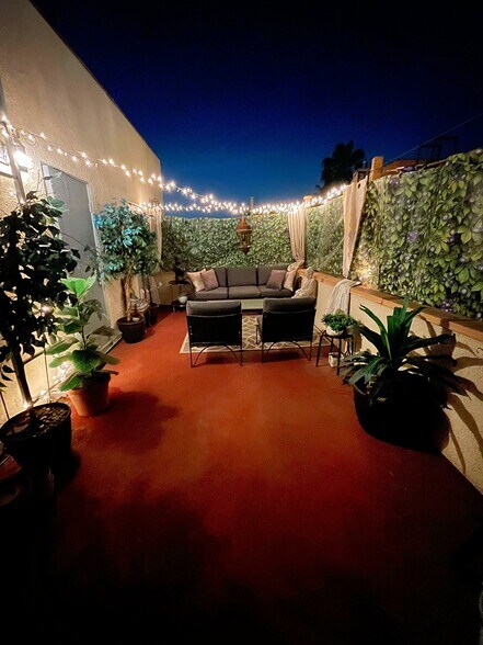Private rooftop - 1422 Hi Point St