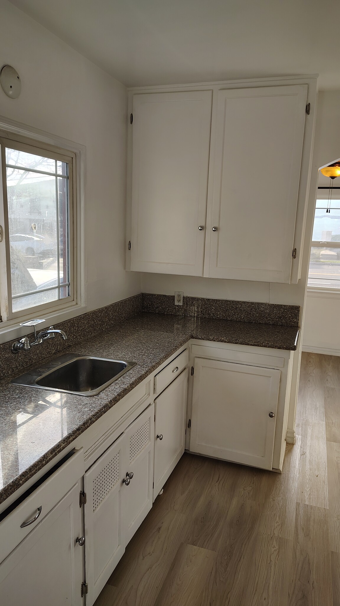 Granite counter top in kitchen! - 4210 Walnut Grove Ave