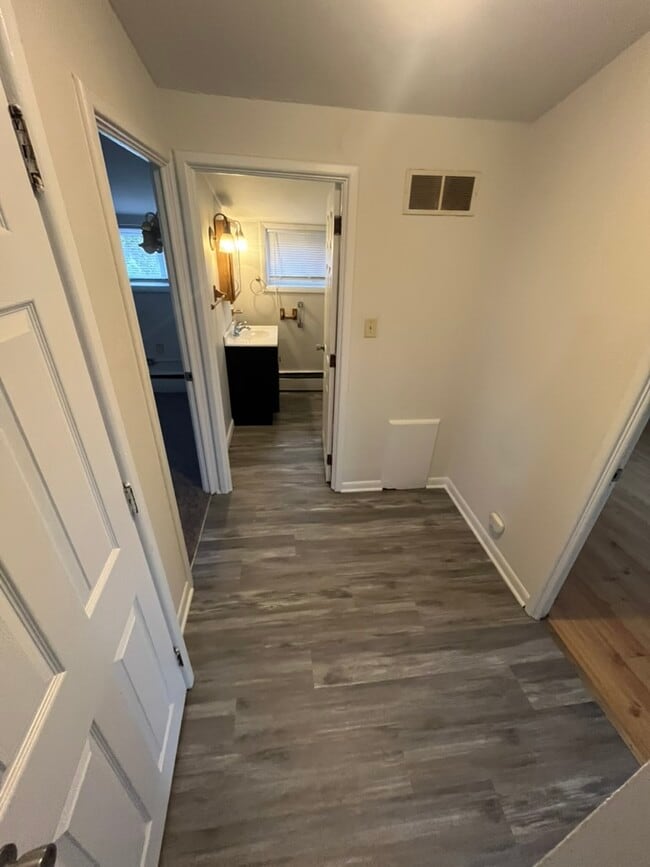 Building Photo - 602 E Maple St